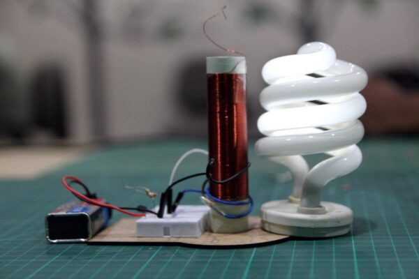 diy tesla coil tower florescent bulb testing